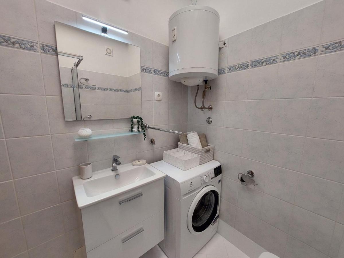 Stefan 2 Apartment Umag Bagian luar foto